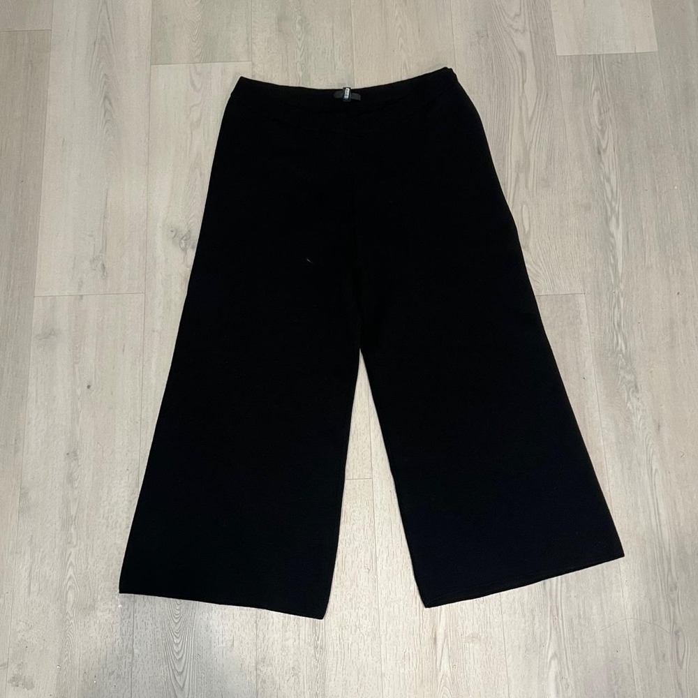 J.Crew black wide leg knit pants Material is 100% merino wool size 4 goucho